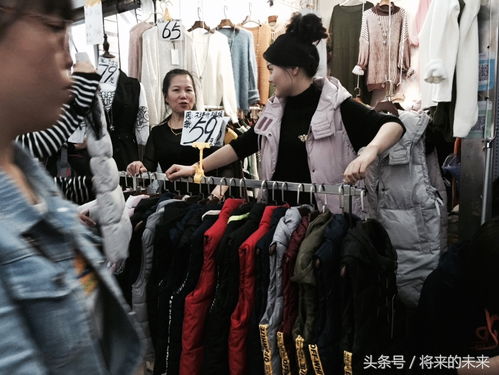 北京最大外貿(mào)服裝城6號(hào)閉市,衣服5元,10元隨處可見,淘寶者爆滿